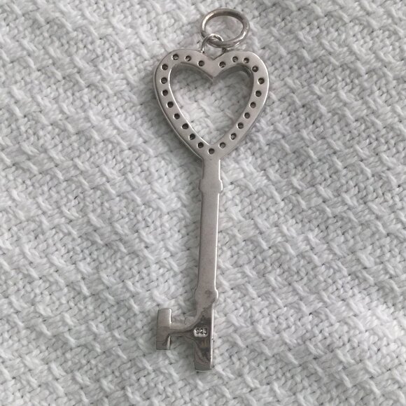 Simulated Diamond 925 Silver Heart Key Pendant Charm Vintage - Picture 3 of 6